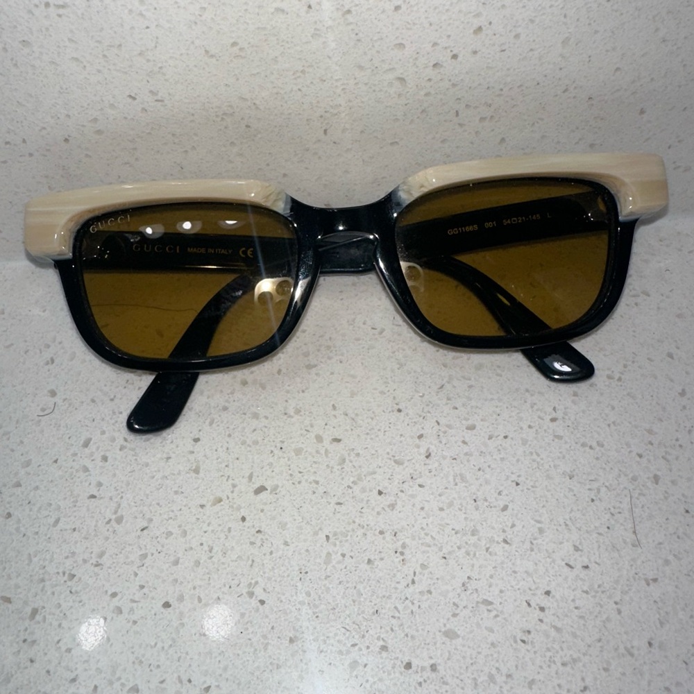 Gucci Black and Cream Sunglasses